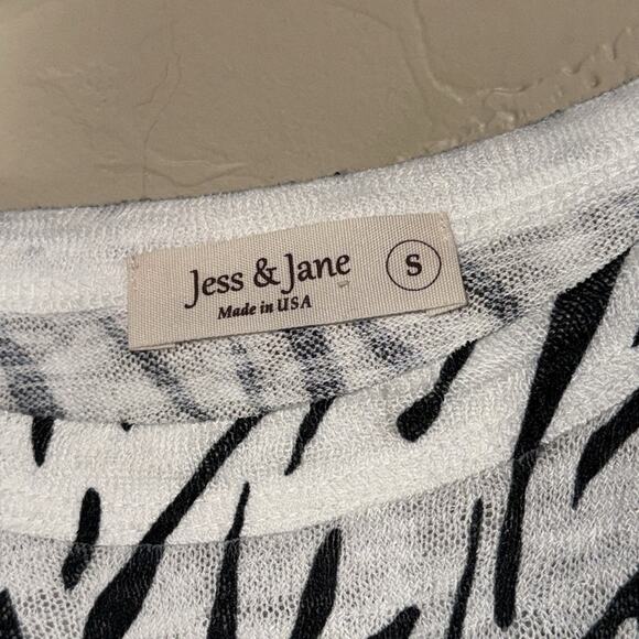 Jess & Jane animal print mixed media asymmetrical hem tunic top size small - Picture 4 of 6